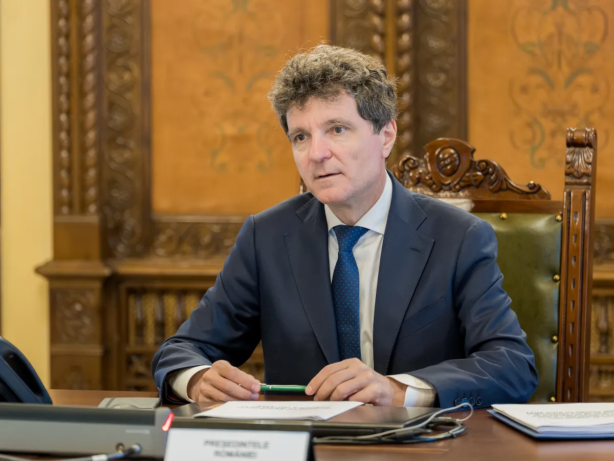 Așteptându-l pe Godot la Palatul Victoria: Analiza unui blocaj politic estival